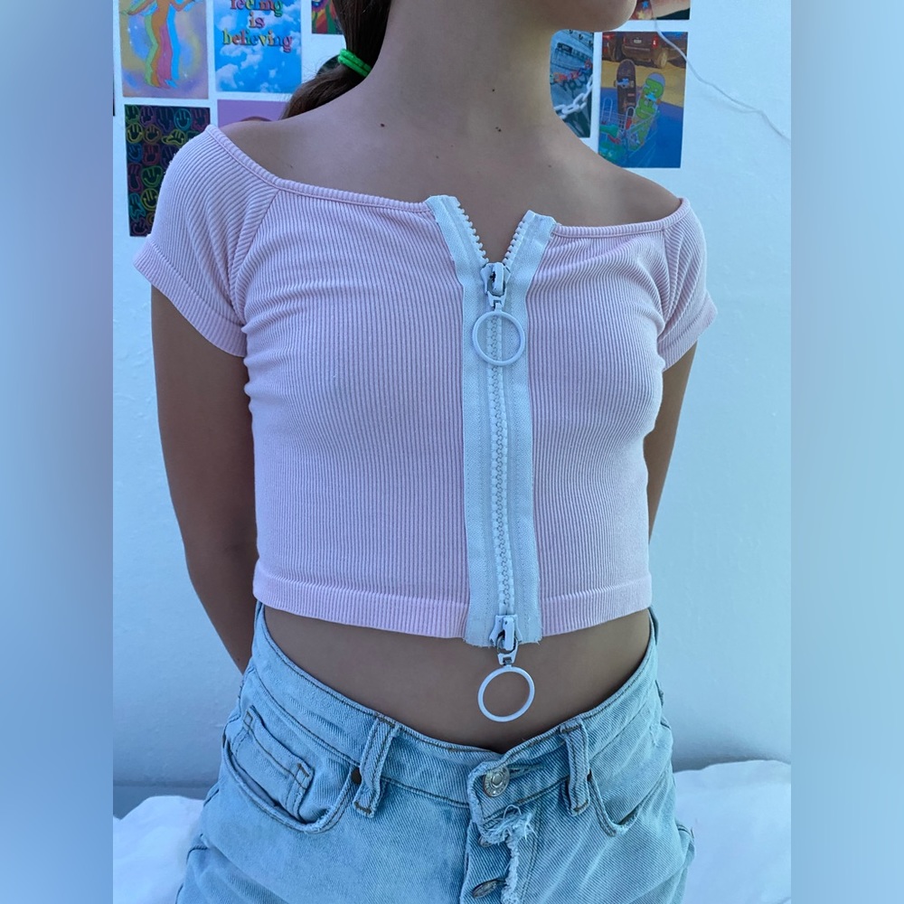 light pink suzette collection ribbed crop top with two zippers
